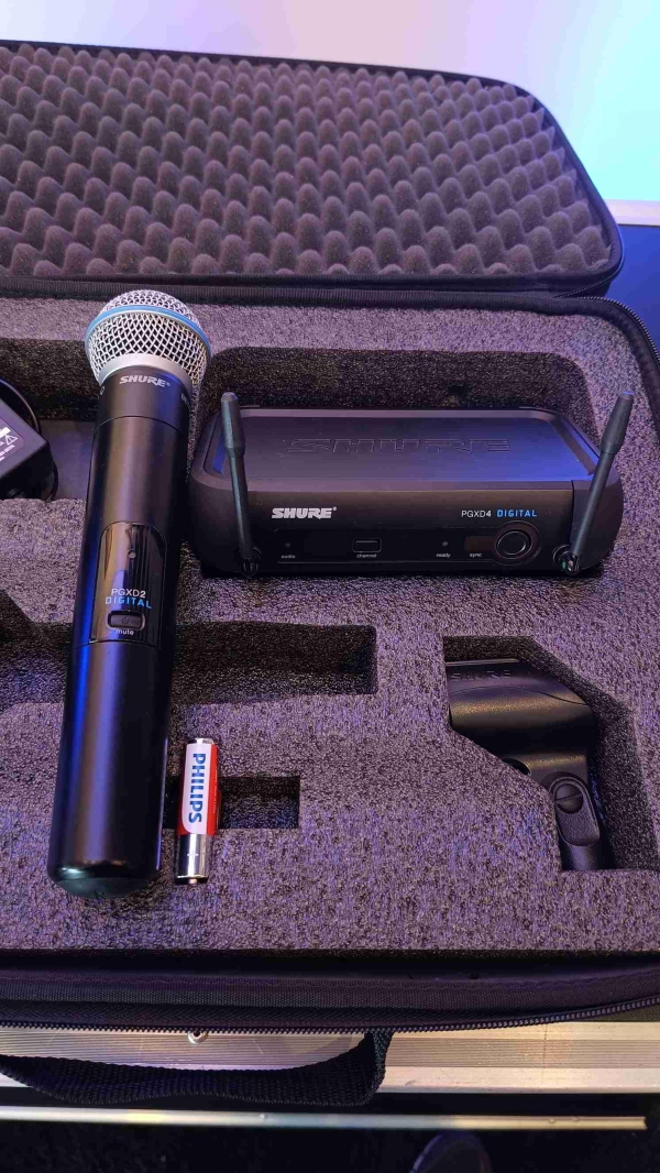 Microfone Profissional de Mão SHURE PGXD24/B58– Sistema Sem Fio Digital Cápsula Beta 58A – FREQUÊNCIA HOMOLOGADA ANATEL 902–928 MHz (usado) - Imagem 5
