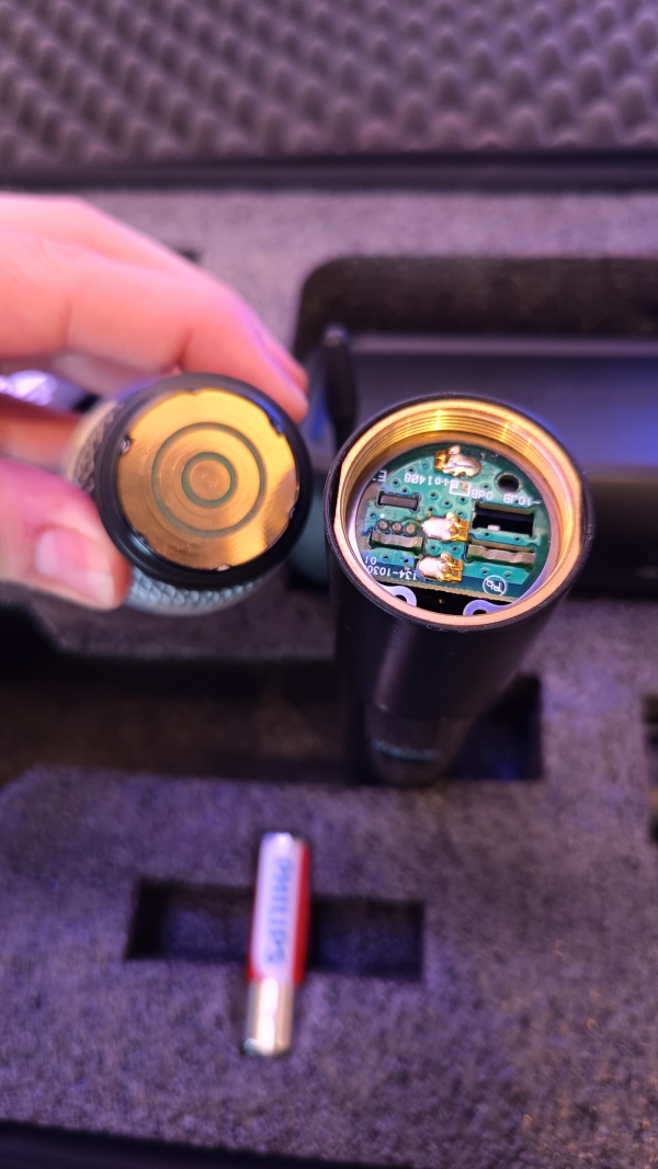 Microfone Profissional de Mão SHURE PGXD24/B58– Sistema Sem Fio Digital Cápsula Beta 58A – FREQUÊNCIA HOMOLOGADA ANATEL 902–928 MHz (usado) - Imagem 14