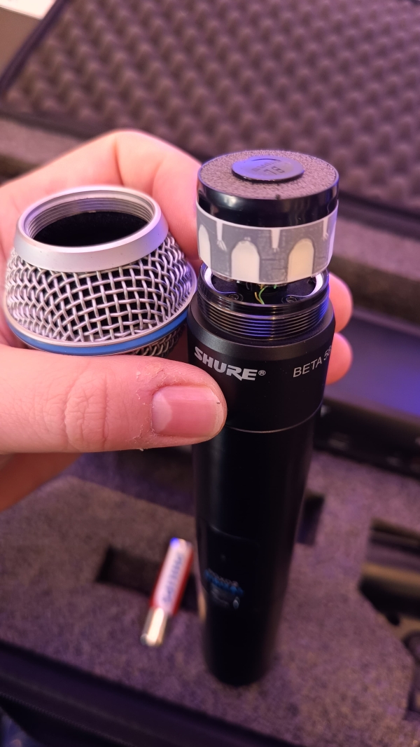 Microfone Profissional de Mão SHURE PGXD24/B58– Sistema Sem Fio Digital Cápsula Beta 58A – FREQUÊNCIA HOMOLOGADA ANATEL 902–928 MHz (usado) - Imagem 12