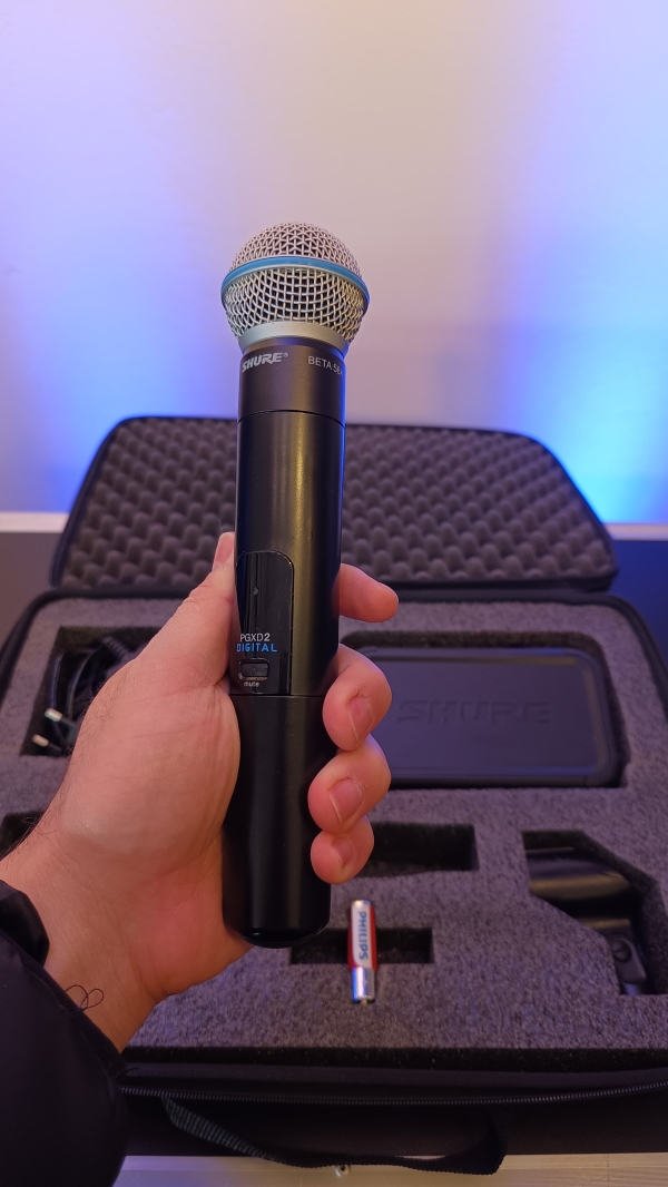 Microfone Profissional de Mão SHURE PGXD24/B58– Sistema Sem Fio Digital Cápsula Beta 58A – FREQUÊNCIA HOMOLOGADA ANATEL 902–928 MHz (usado) - Imagem 11