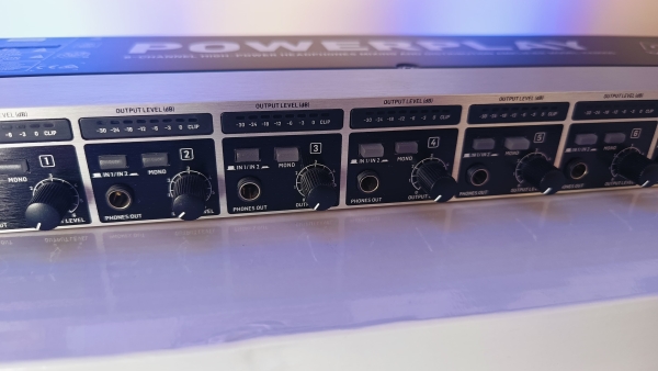 Behringer HA8000 Amplificador de Fones de Ouvido com 8 canais - Imagem 14