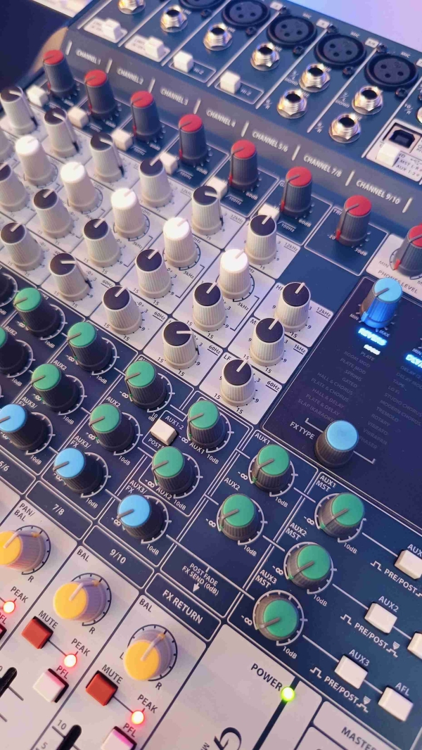 Soundcraft Signature 10 – Mesa Analógica Profissional 10 Canais c/ USB – ( Seminova ) - Imagem 8