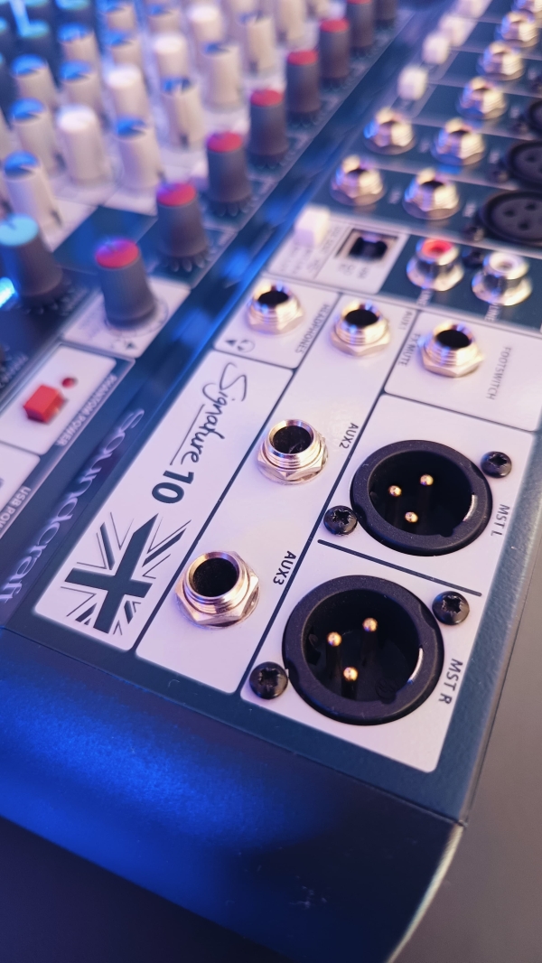 Soundcraft Signature 10 – Mesa Analógica Profissional 10 Canais c/ USB – ( Seminova ) - Imagem 3