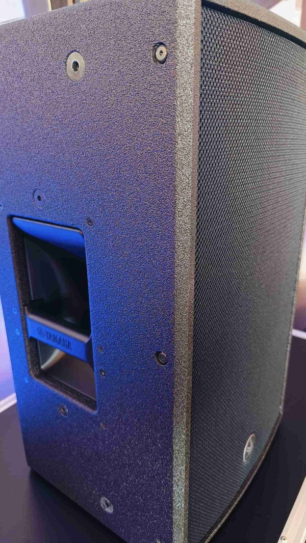 Yamaha DZR10-D Caixa Ativa 2000W RMS 137dB SPL com Dante – A Melhor da Categoria! - Imagem 15