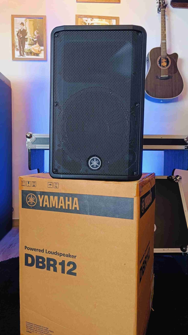 Caixa de Som Yamaha DBR12 Ativa 12" | 1000W de Potência | 131dB SPL | Semi Nova - Imagem 9