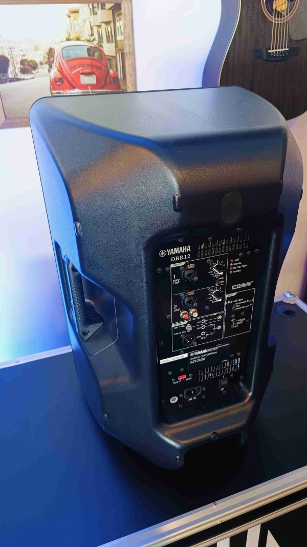 Caixa de Som Yamaha DBR12 Ativa 12" | 1000W de Potência | 131dB SPL | Semi Nova - Imagem 8