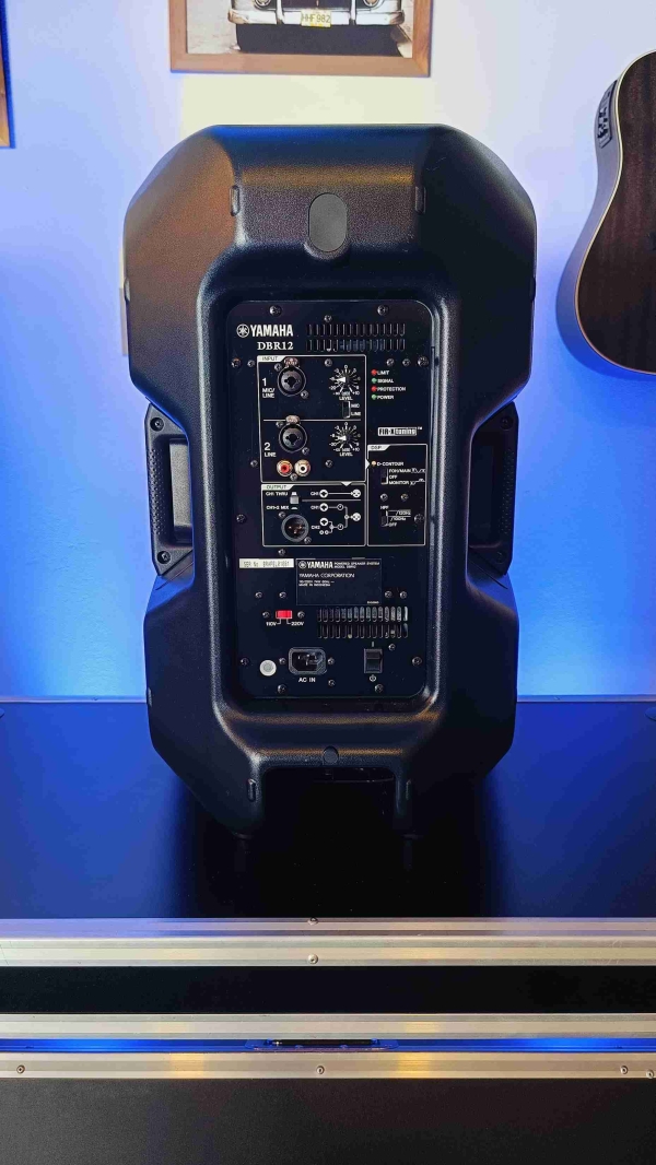 Caixa de Som Yamaha DBR12 Ativa 12" | 1000W de Potência | 131dB SPL | Semi Nova - Imagem 3