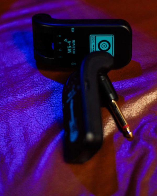 KZM WS-4 – Sistema de Transmissão Sem Fio para Instrumentos (preto) - Imagem 7