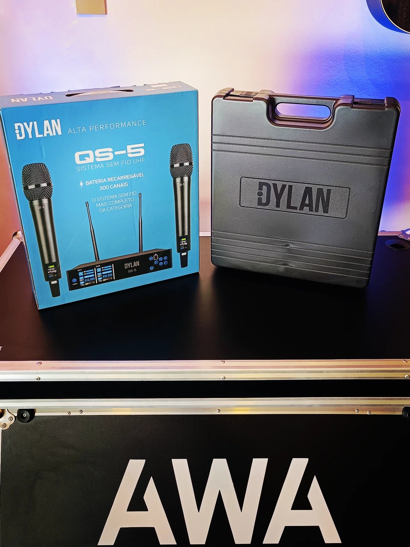 Sistema De Microfone Sem Fio Dylan QS-5 UHF Com 300 Canais Com 2 Bastões ( Recarregável ) - Imagem 24