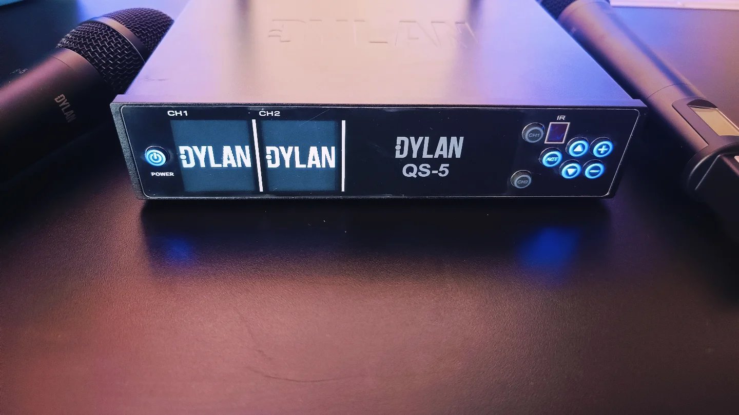 Sistema De Microfone Sem Fio Dylan QS-5 UHF Com 300 Canais Com 2 Bastões ( Recarregável ) - Imagem 15