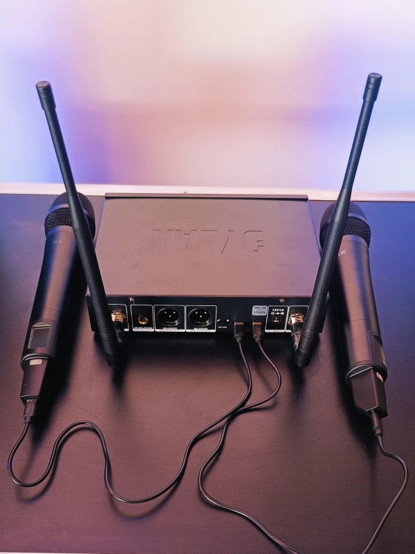Sistema De Microfone Sem Fio Dylan QS-5 UHF Com 300 Canais Com 2 Bastões ( Recarregável ) - Imagem 16