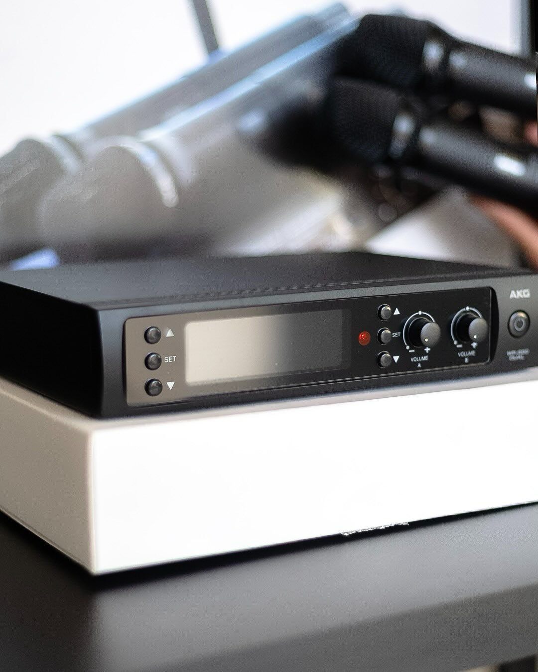 AKG WP300 Vocal Dual – Sistema de Microfone Sem Fio Profissional UHF - Imagem 23