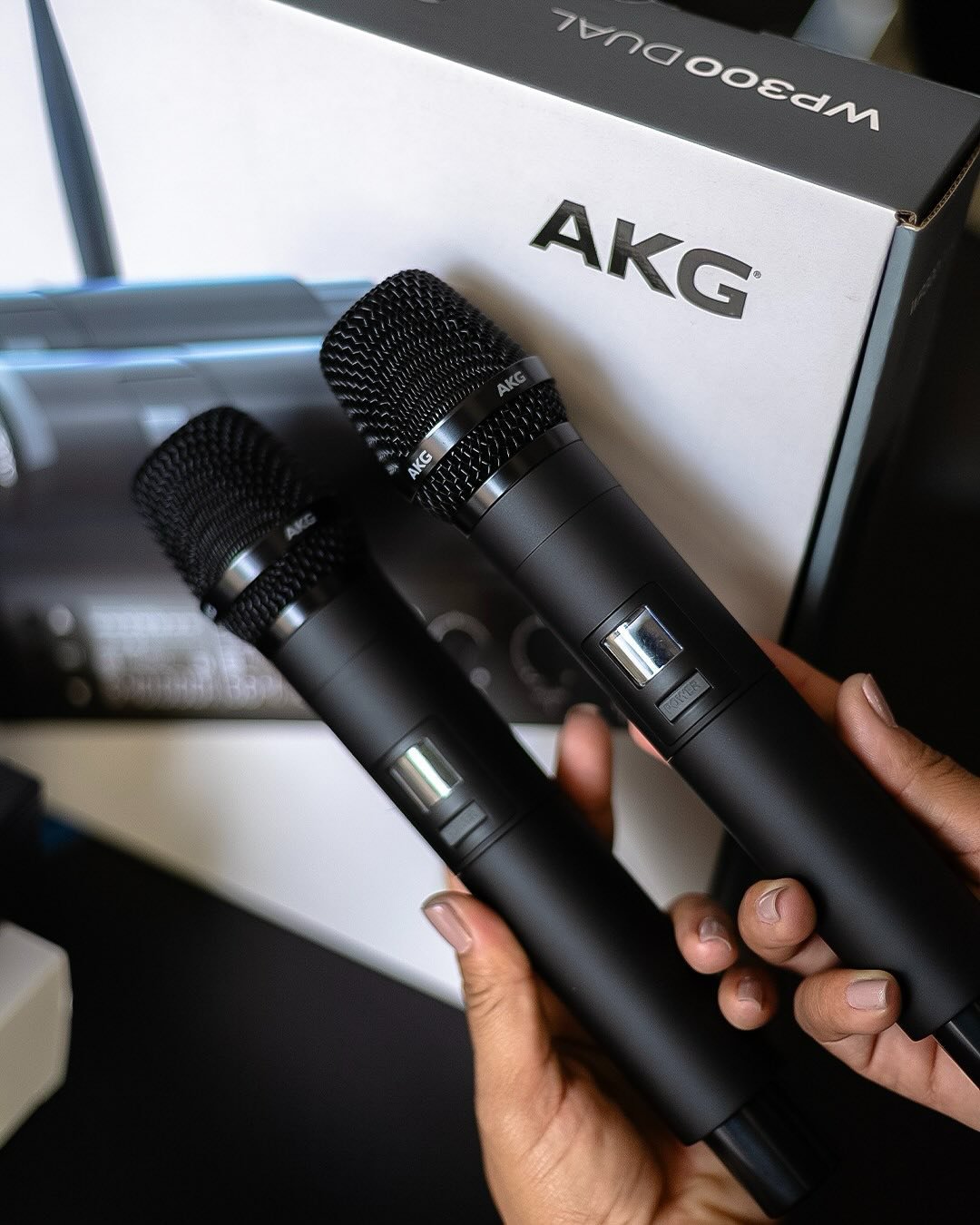 AKG WP300 Vocal Dual – Sistema de Microfone Sem Fio Profissional UHF - Imagem 24
