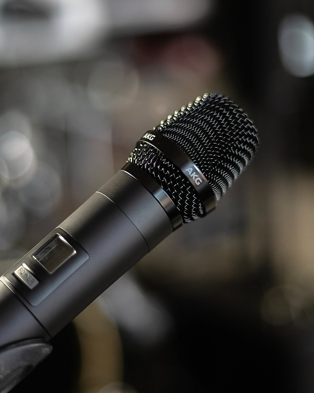AKG WP300 Vocal Dual – Sistema de Microfone Sem Fio Profissional UHF - Imagem 25