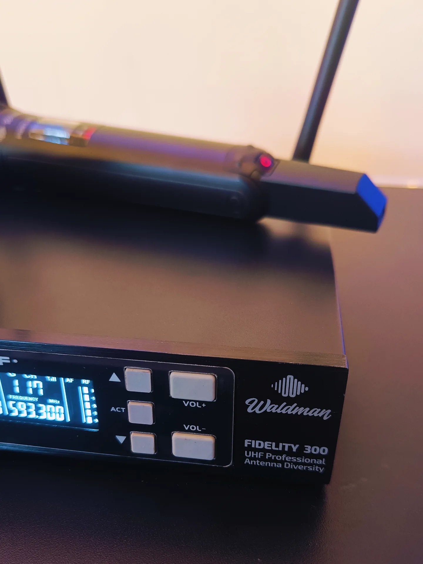 Microfone Bastão Duplo Sem Fio Waldman Fidelity 300 WFD-300 - Imagem 27